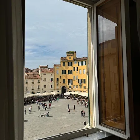 Micheli Anfiteatro Square Lucca
